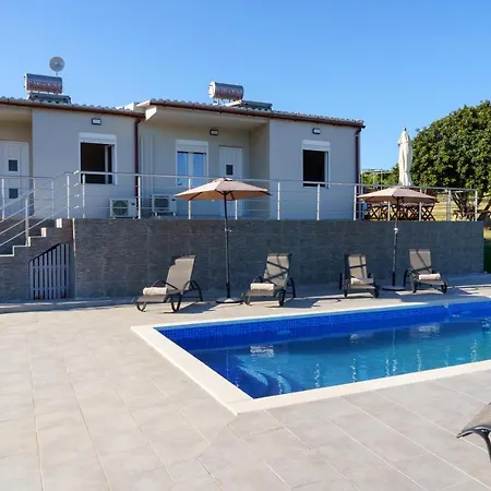 Vakantiehuis Rodou & *